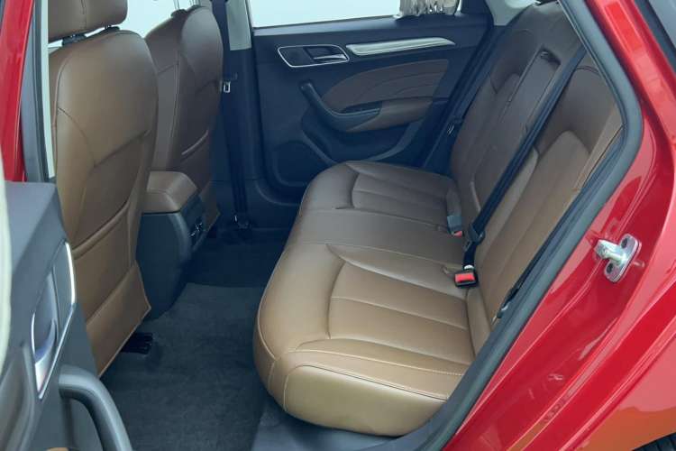 Used Roewe i6 2017 20T Automatic Internet ZhiZun Edition Left Rear Seat