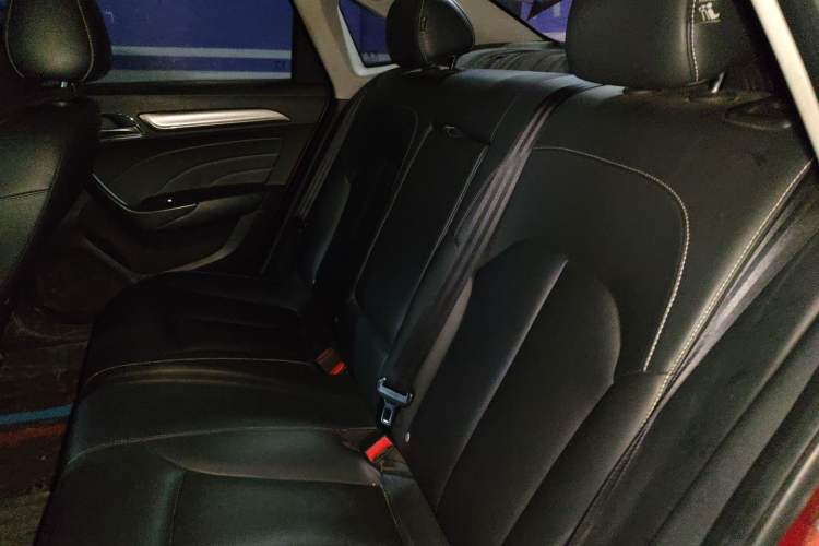 Used Roewe i6 2017 20T Automatic Internet ZhiZun Edition Left Rear Seat