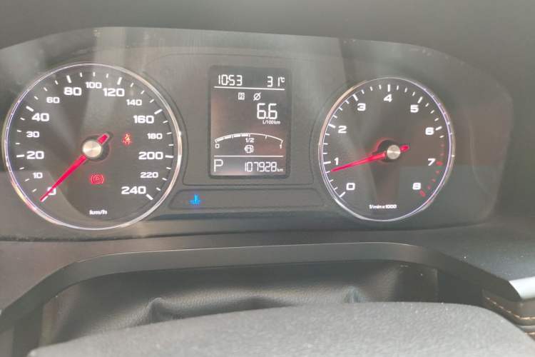 Used Roewe i6 2017 20T Automatic Internet Smart Edition Odometer Close Up