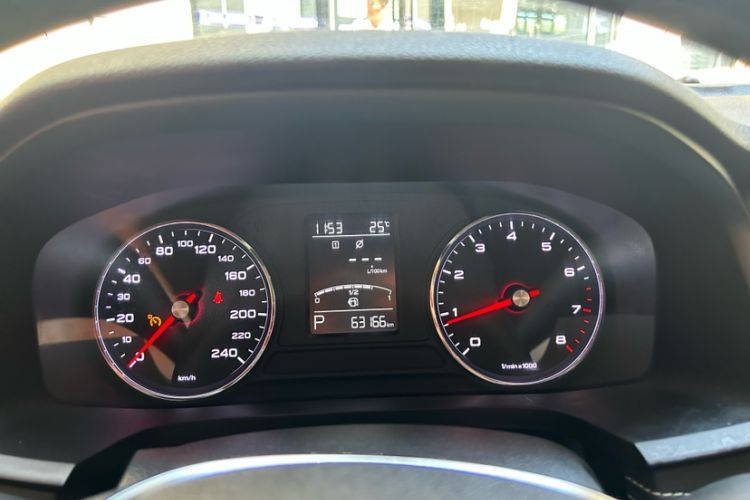 Used Roewe i6 2017 20T Automatic Internet Smart Edition Odometer Close Up