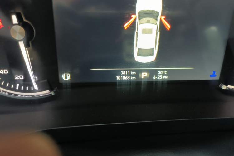 Used Roewe i6 2017 20T Automatic Internet ZhiZun Edition Odometer Close Up