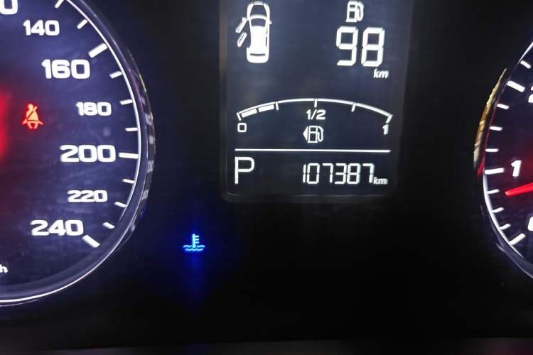Used Roewe i6 2017 20T Automatic Internet ZhiZun Edition Odometer Close Up