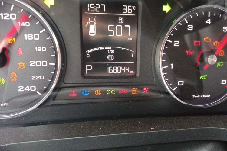 Used Roewe i6 2017 20T Automatic Internet Smart Edition Odometer Close Up
