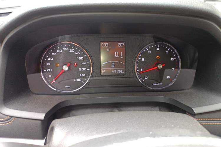 Used Roewe i6 2017 20T Automatic Internet Smart Edition Odometer Close Up