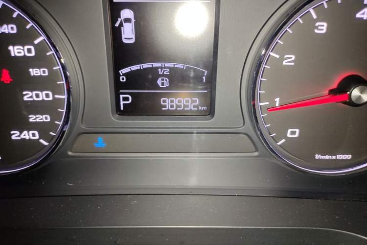 Used Roewe i6 2017 16T Automatic Connected Smart Edition Odometer Close Up