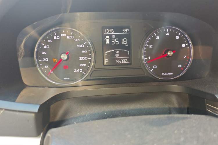 Used Roewe i6 2017 20T Automatic Internet Smart Edition Odometer Close Up