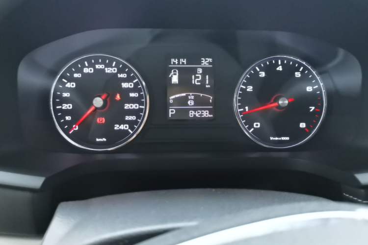 Used Roewe i6 2017 20T Automatic Flagship Edition Odometer Close Up