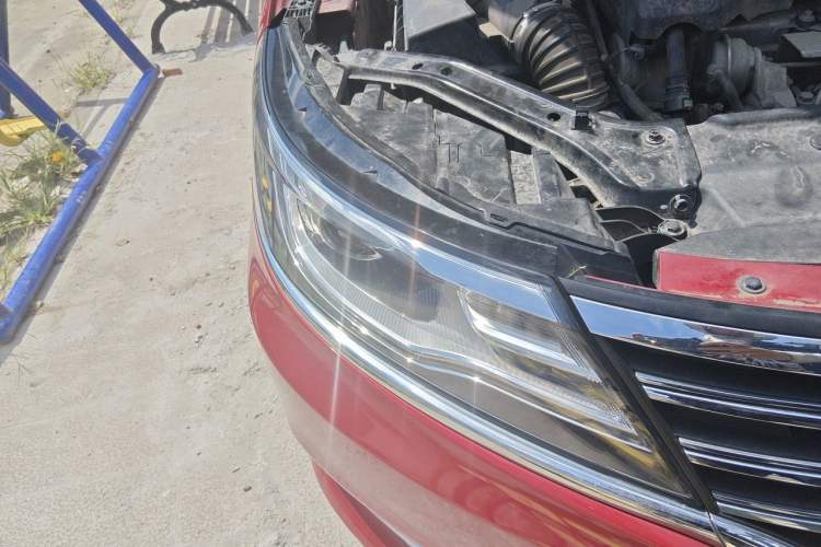 Used Roewe i6 2017 20T Automatic Flagship Edition Right Front Headlight