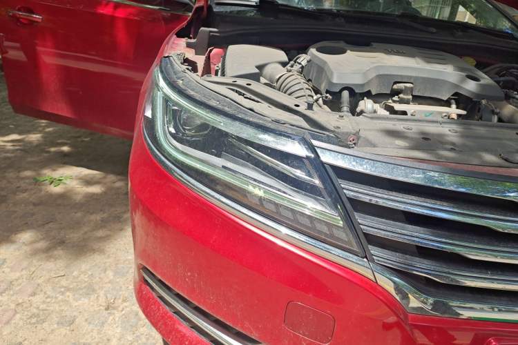 Used Roewe i6 2017 20T Automatic Internet ZhiZun Edition Right Front Headlight