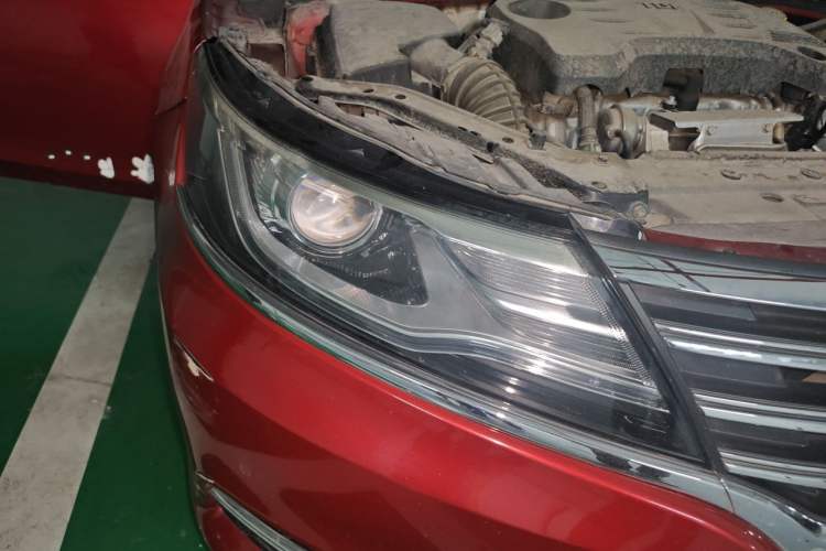 Used Roewe i6 2017 20T Automatic Internet ZhiZun Edition Right Front Headlight