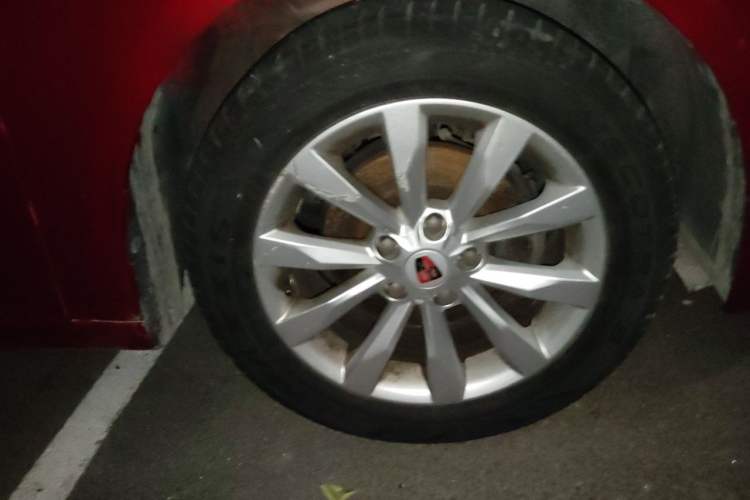 Used Roewe i6 2017 16T Manual Luxury Edition Right Front Wheel Hub