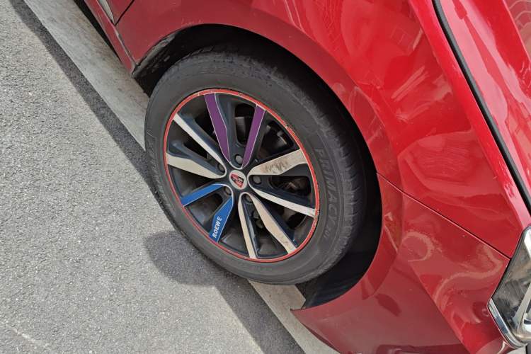 Used Roewe i6 2017 20T Automatic Internet ZhiZun Edition Right Front Wheel Hub