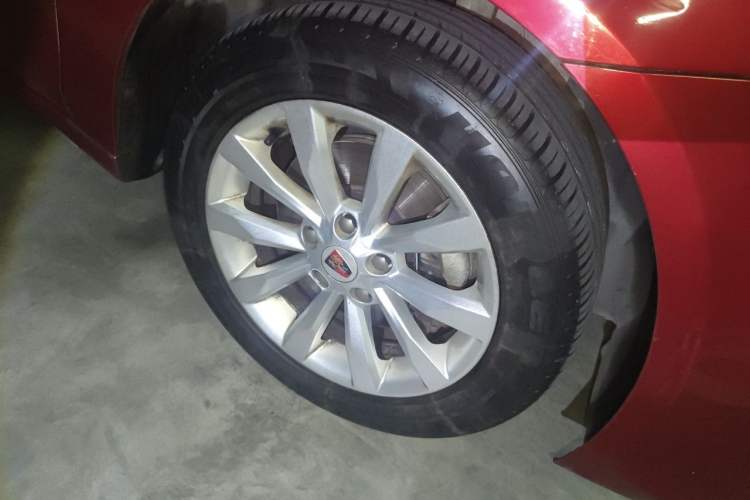 Used Roewe i6 2017 20T Automatic Flagship Edition Right Front Wheel Hub
