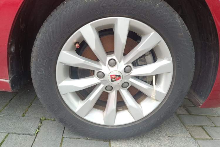Used Roewe i6 2017 20T Automatic Flagship Edition Right Front Wheel Hub