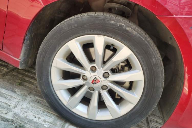 Used Roewe i6 2017 20T Automatic Internet Smart Edition Right Front Wheel Hub