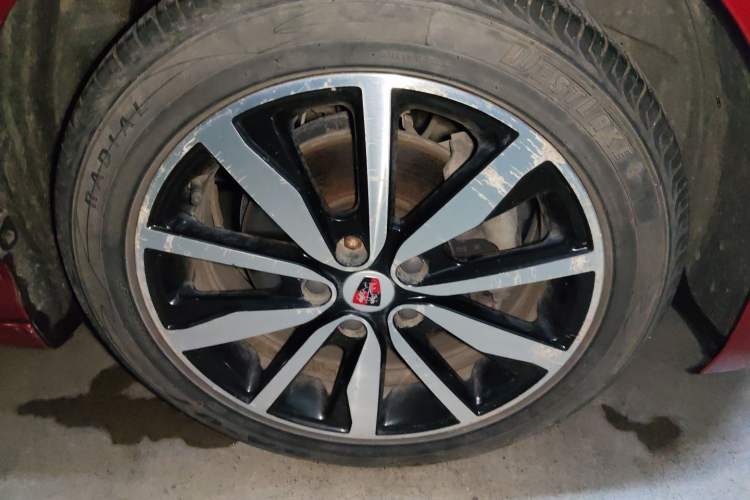 Used Roewe i6 2017 20T Automatic Internet ZhiZun Edition Right Front Wheel Hub