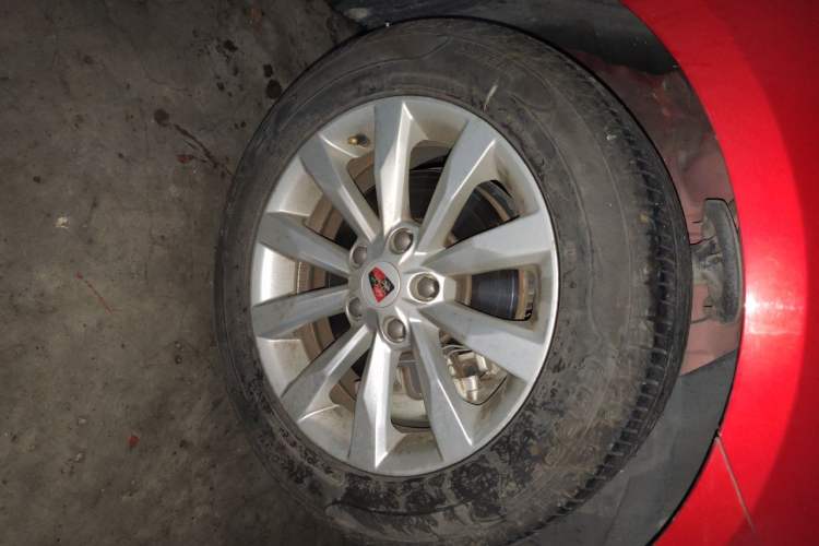 Used Roewe i6 2017 20T Automatic Flagship Edition Right Front Wheel Hub