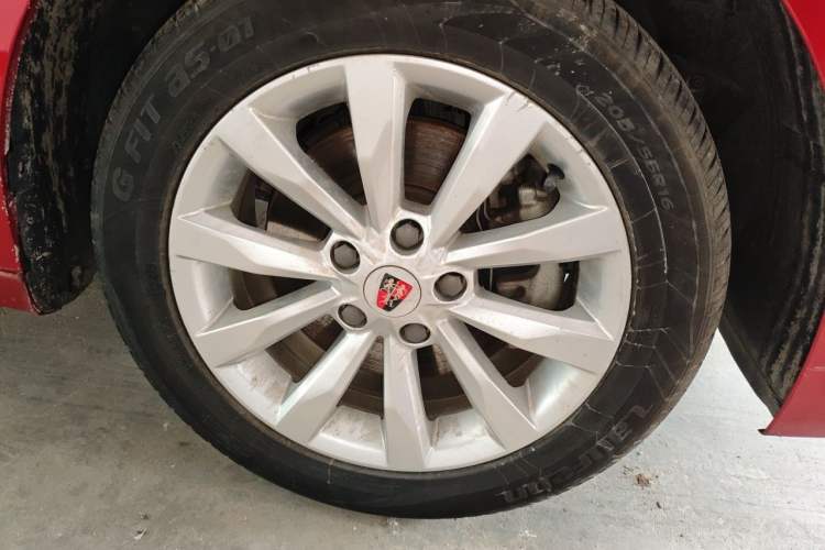 Used Roewe i6 2017 20T Automatic Flagship Edition Right Front Wheel Hub