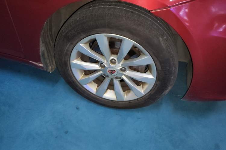 Used Roewe i6 2017 16T Automatic Connected Smart Edition Right Front Wheel Hub