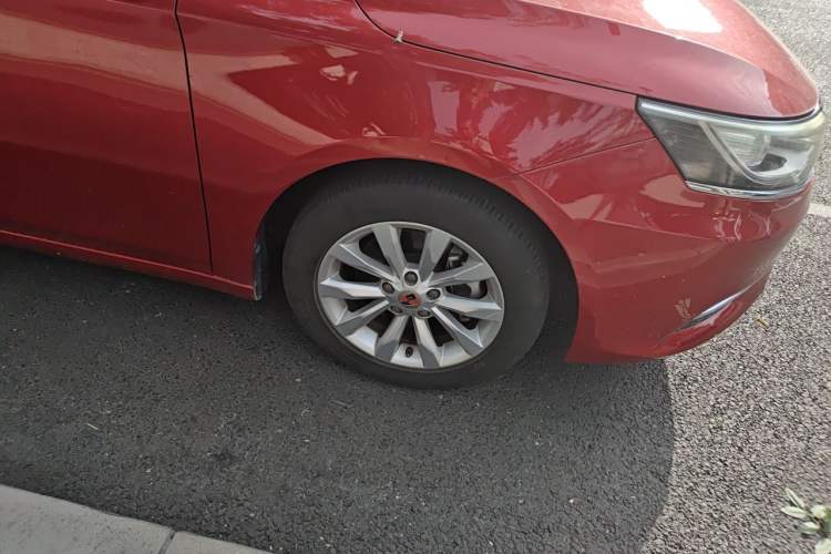 Used Roewe i6 2017 20T Automatic Internet Smart Edition Right Front Wheel Hub