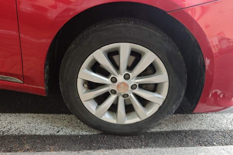 Used Roewe i6 2017 20T Automatic Internet Smart Edition Right Front Wheel Hub