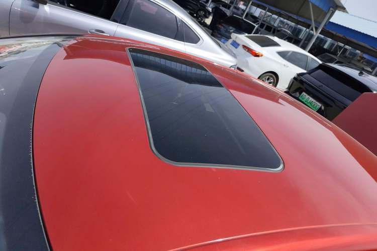 Used Roewe i6 2017 20T Manual Luxury Edition Roof