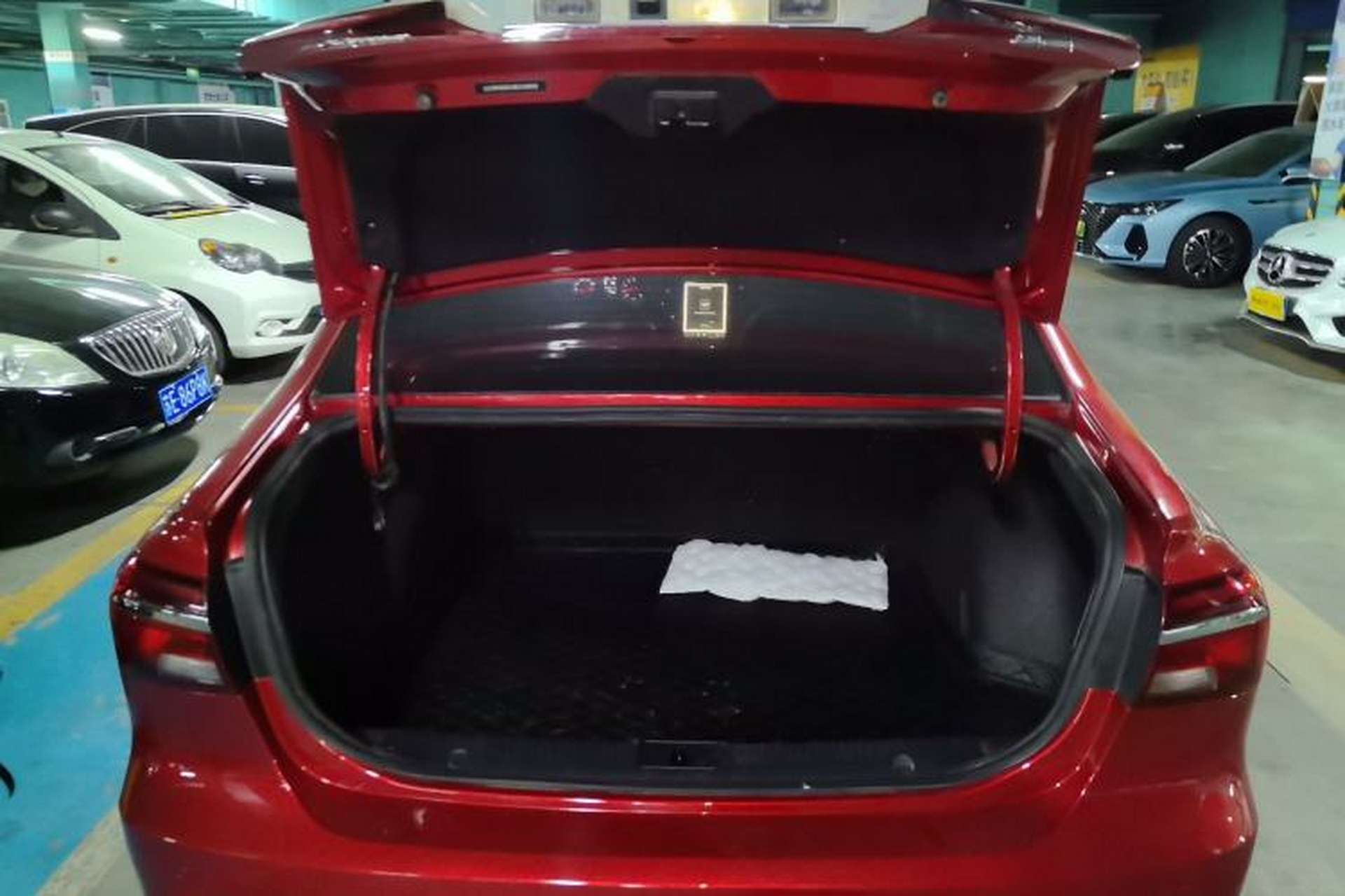 Used Roewe i6 2017 20T Automatic Internet Smart Edition Trunk