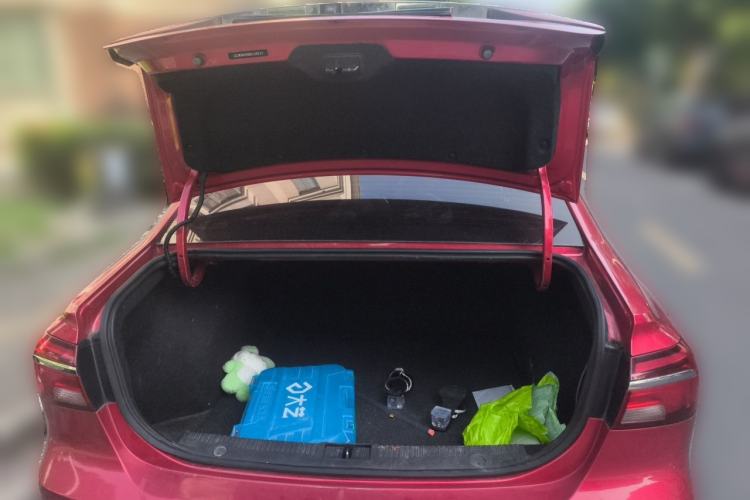 Used Roewe i6 2017 20T Automatic Internet Smart Edition Trunk