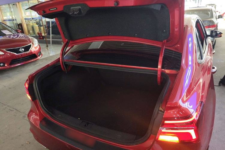 Used Roewe i6 2017 20T Automatic Flagship Edition Trunk
