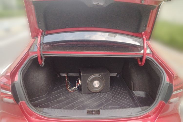 Used Roewe i6 2017 20T Automatic Flagship Edition Trunk