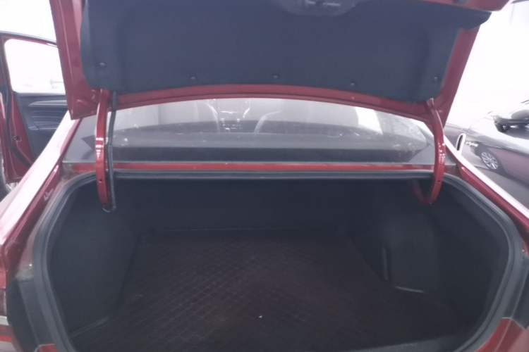 Used Roewe i6 2017 20T Automatic Flagship Edition Trunk