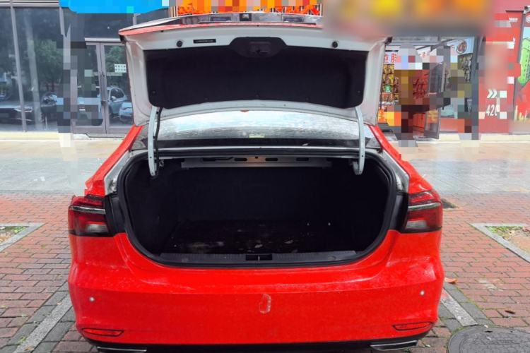 Used Roewe i6 2017 20T Automatic Internet ZhiZun Edition Trunk