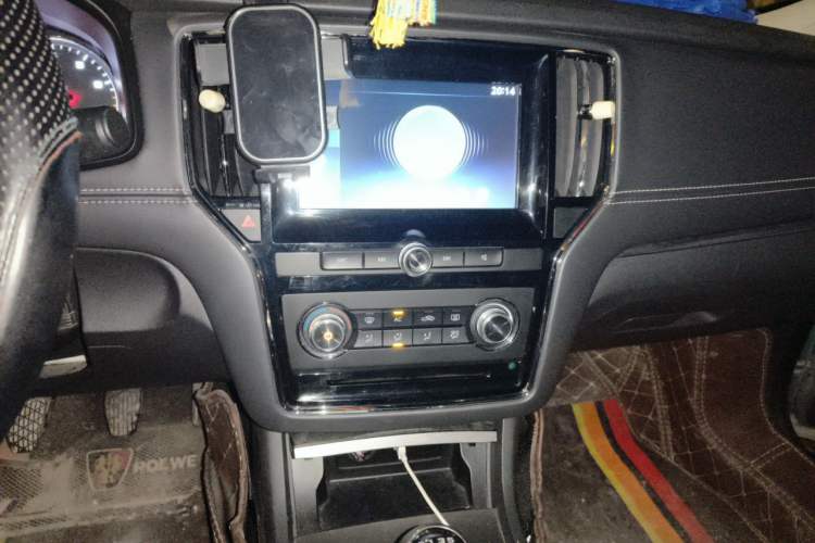 Used Roewe i6 2017 20T Manual Luxury Edition Audio And AC Panel