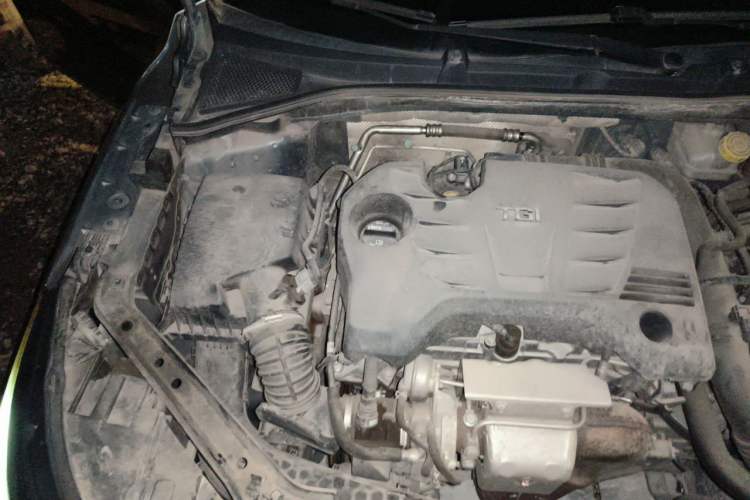 Used Roewe i6 2017 20T Manual Luxury Edition Engine Bay Right