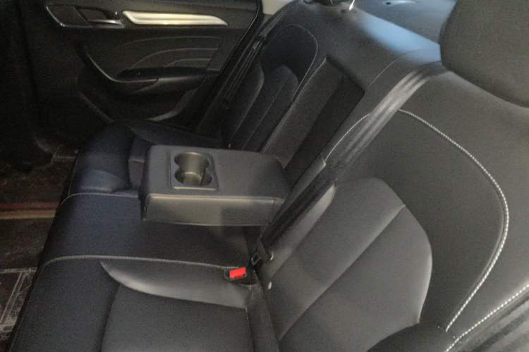 Used Roewe i6 2017 20T Manual Luxury Edition Left Rear Seat