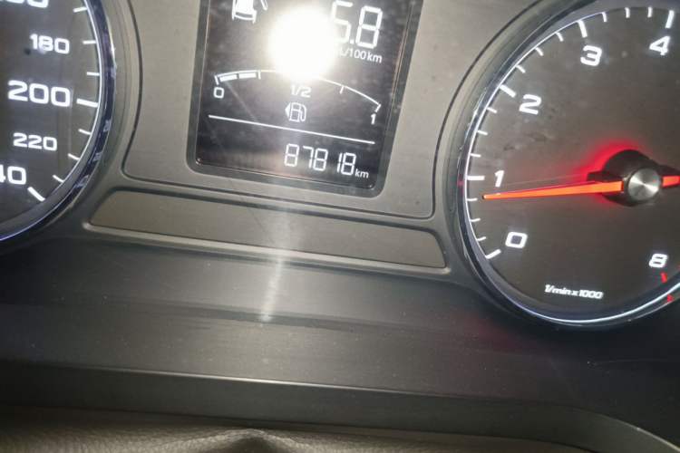Used Roewe i6 2017 20T Manual Luxury Edition Odometer Close Up
