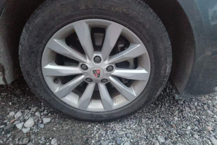 Used Roewe i6 2017 20T Manual Luxury Edition Right Front Wheel Hub