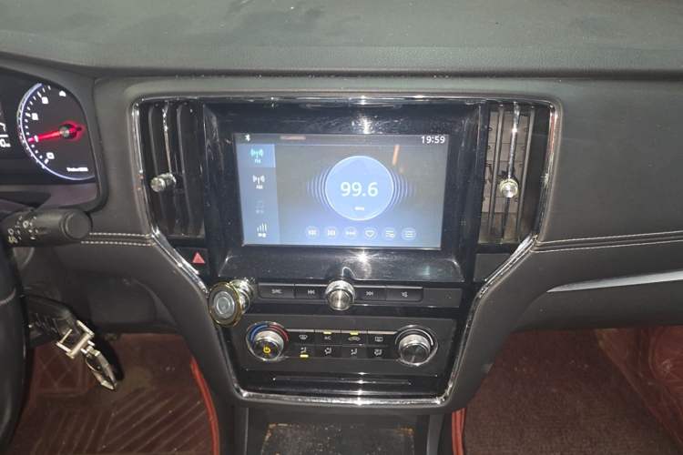 Used Roewe i6 2017 16T Manual Luxury Edition Audio And AC Panel