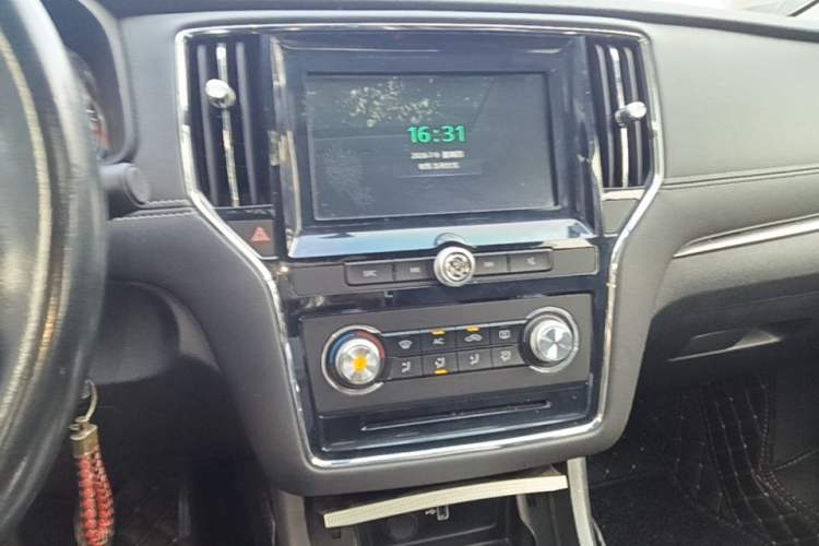 Used Roewe i6 2017 20T Manual Luxury Edition Audio And AC Panel
