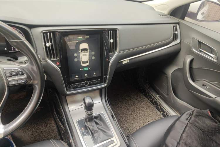 Used Roewe i6 2017 20T Automatic Internet Smart Edition Audio And AC Panel