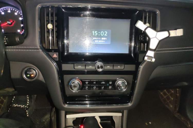 Used Roewe i6 2017 20T Automatic Flagship Edition Audio And AC Panel