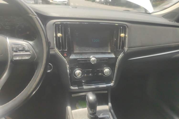 Used Roewe i6 2017 20T Automatic Flagship Edition Audio And AC Panel