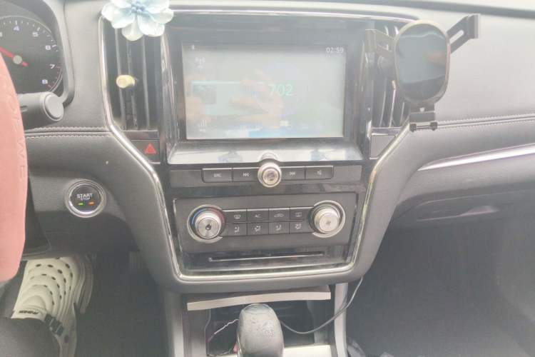 Used Roewe i6 2017 20T Automatic Flagship Edition Audio And AC Panel