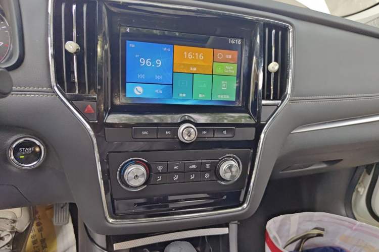 Used Roewe i6 2017 20T Automatic Internet Smart Edition Audio And AC Panel