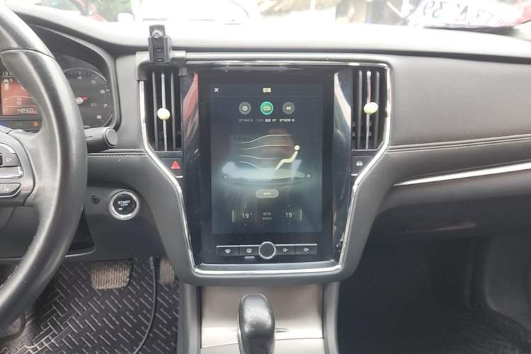 Used Roewe i6 2017 20T Automatic Internet Smart Edition Audio And AC Panel