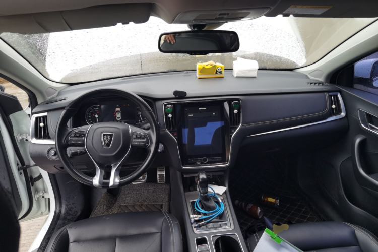 Used Roewe i6 2017 20T Automatic Internet ZhiZun Edition Center Console