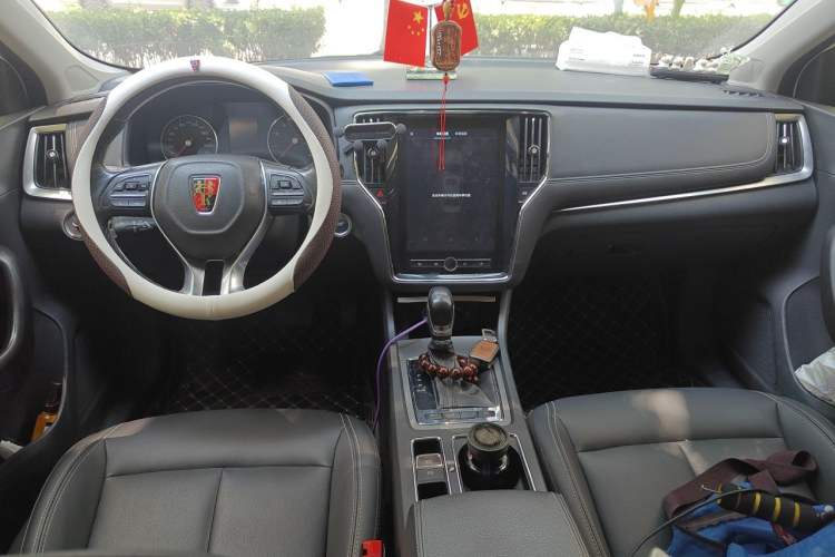 Used Roewe i6 2017 16T Automatic Connected Smart Edition Center Console