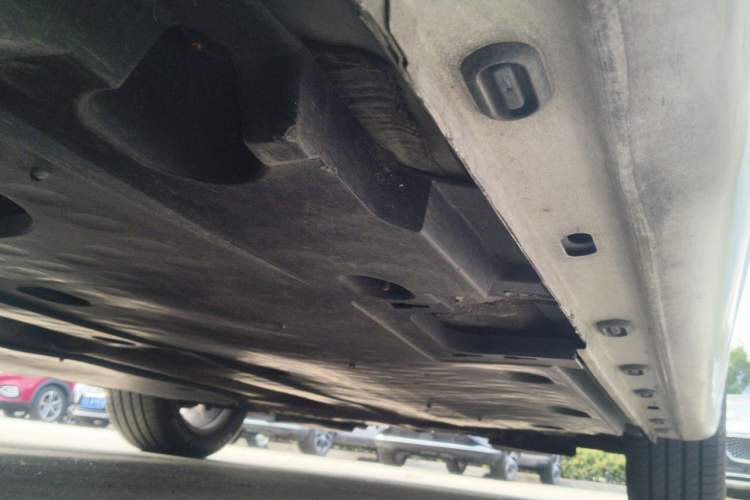 Used Roewe i6 2017 20T Automatic Internet ZhiZun Edition Chassis Rear Right