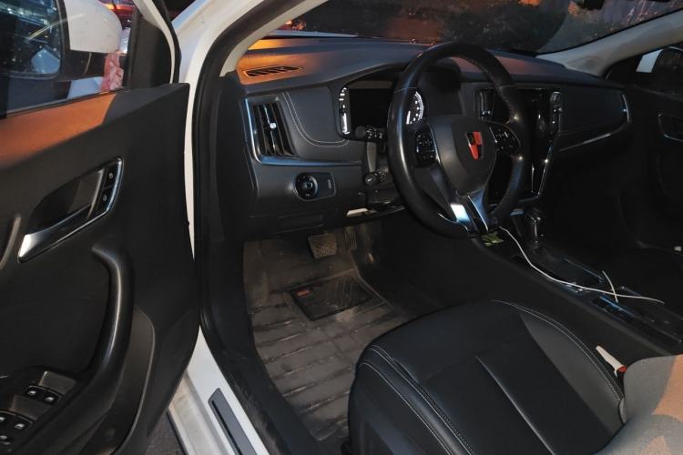 Used Roewe i6 2017 20T Automatic Internet ZhiZun Edition Driver Seat