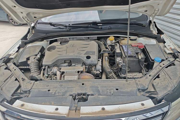 Used Roewe i6 2017 20T Automatic Internet ZhiZun Edition Engine Bay